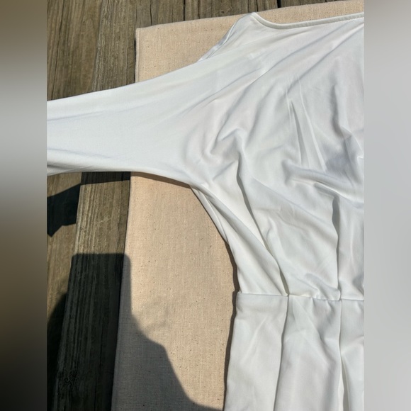 NWOT🌟Victoria’s Secret🌟Bodycon Dress V-neck worn in back or front.3/4 Sl… - Picture 4 of 11